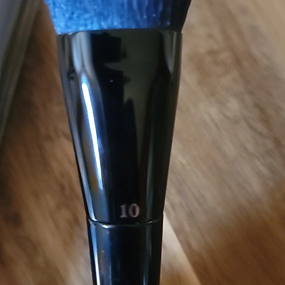NIB KAT VON D Beauty, Lock It Edge Foundation Brush